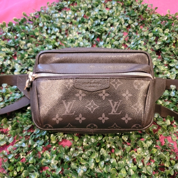 Louis Vuitton Bum Bag / Sac Ceinture - Picture 9 of 15